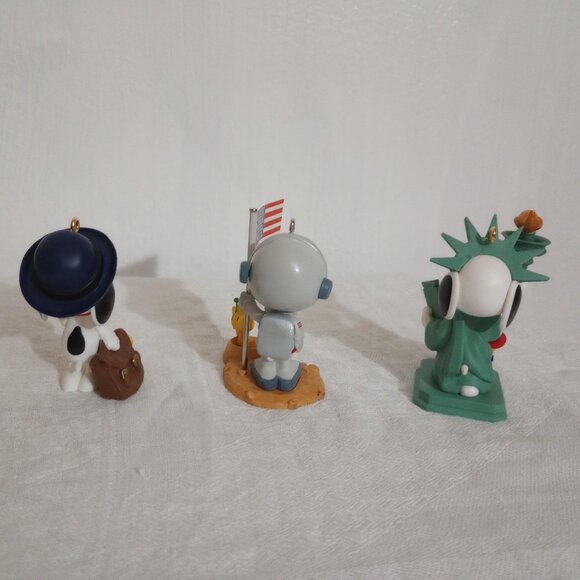3 Hallmark Spotlight on Snoopy Ornaments, Years 2006, 2007, and 2008, Pre-Owned - Picture 4 of 4